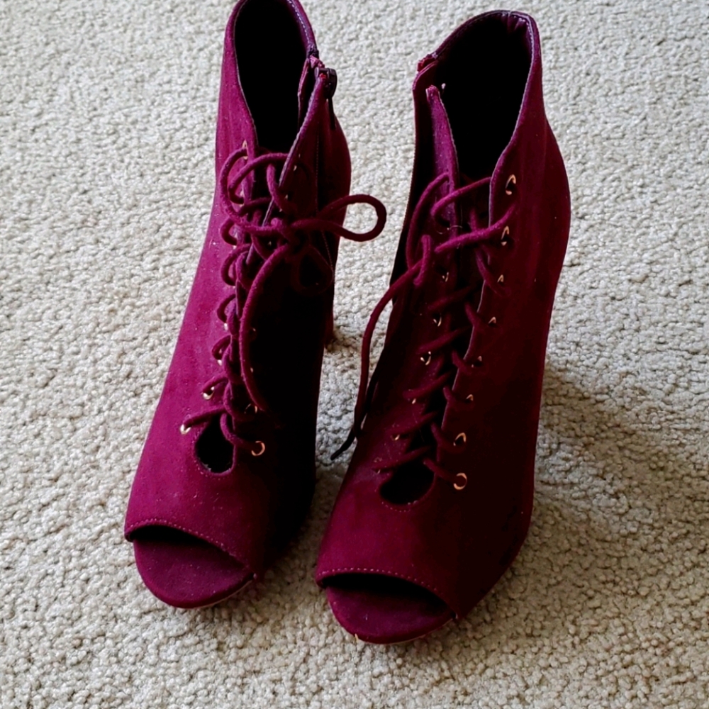 Burgundy velvet high heel shoes